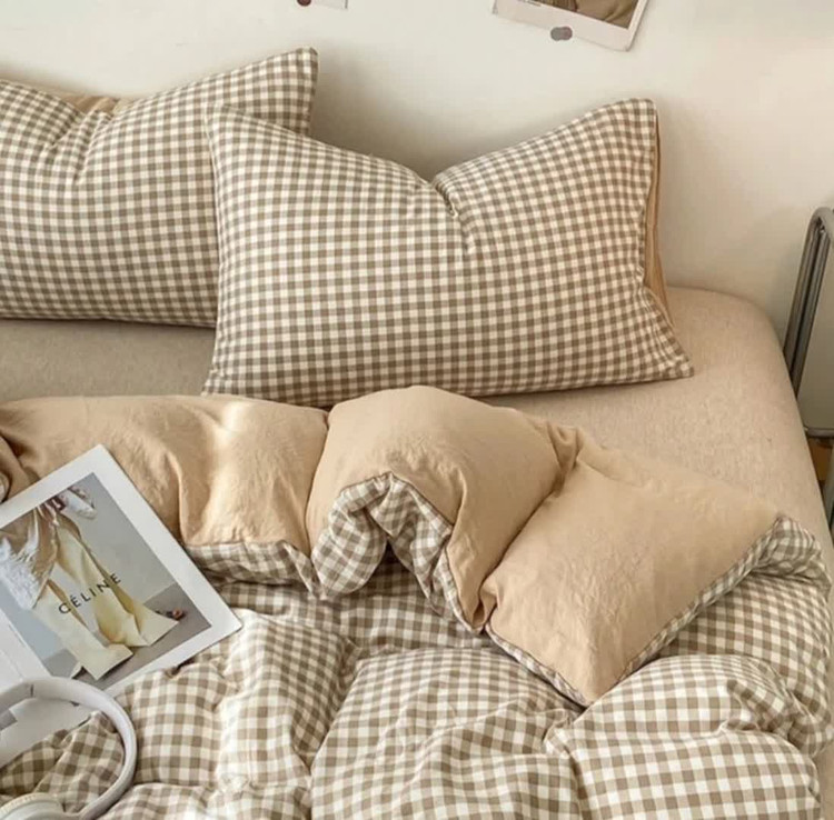 روتختی لاکچری پینترستی چاپی ساده طرح چهارخونه اسپرت رنگ نسکافه ای جنس نخ میکروتنسل