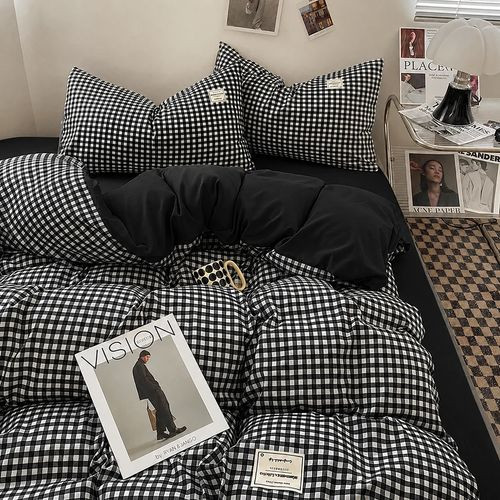 روتختی لاکچری پینترستی چاپی ساده طرح چهارخونه اسپرت رنگ مشکی جنس نخ میکروتنسل